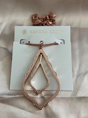 Kendra Scott necklace
